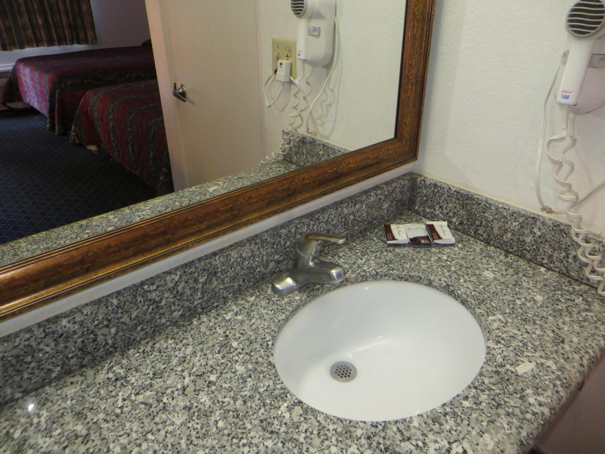 Riverside Inn & Suites Kültér fotó