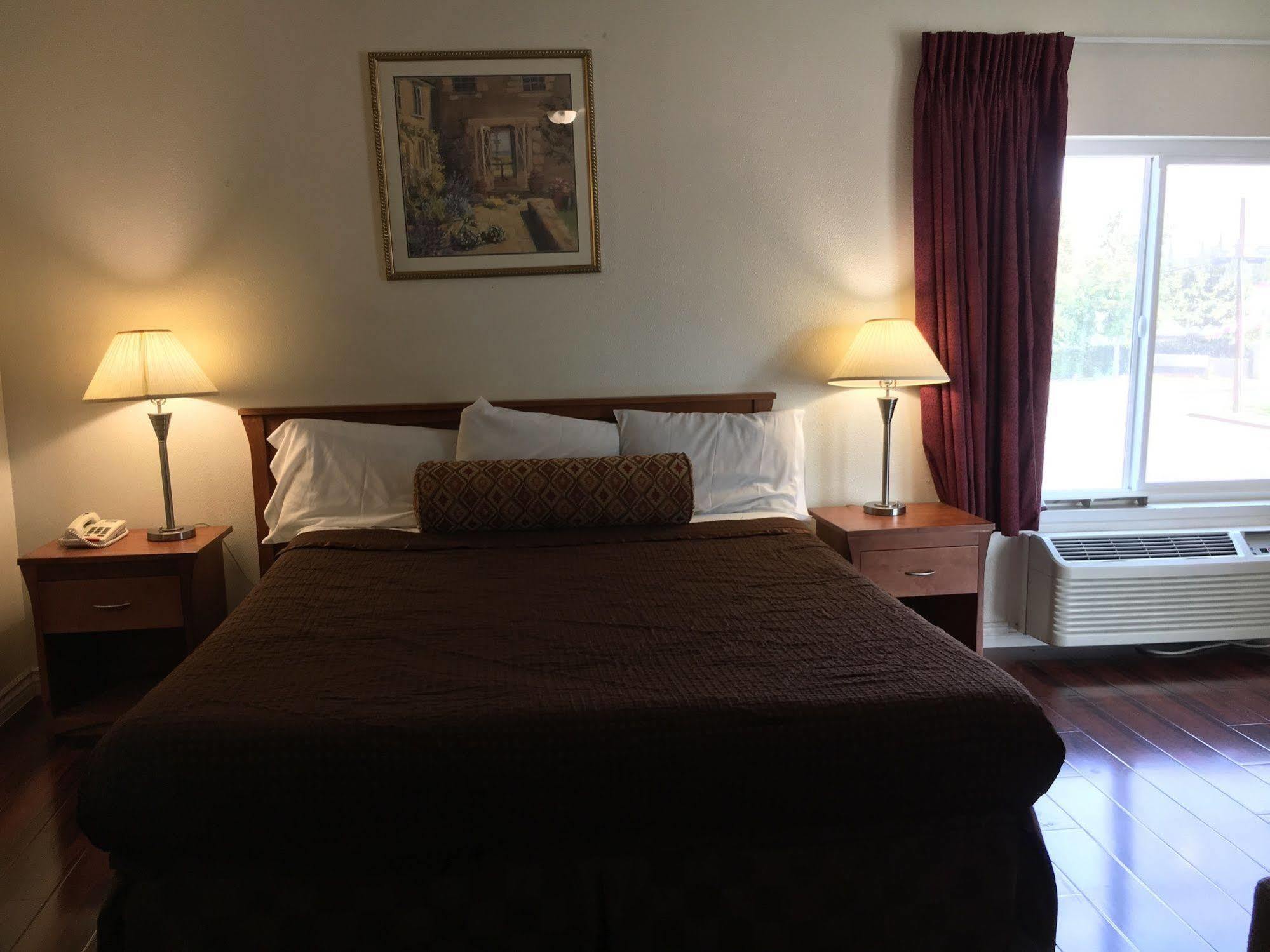 Riverside Inn & Suites Kültér fotó