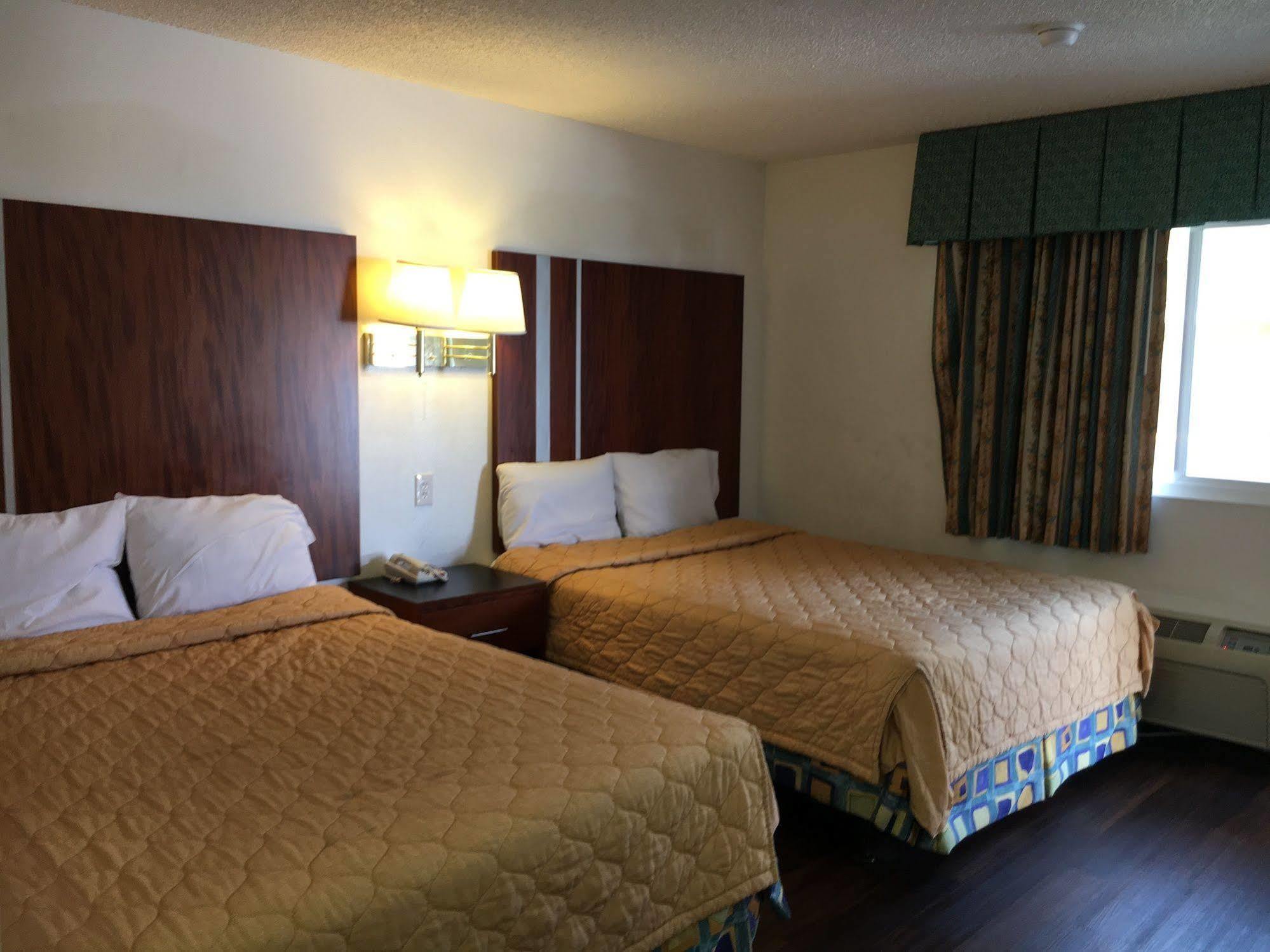Riverside Inn & Suites Kültér fotó