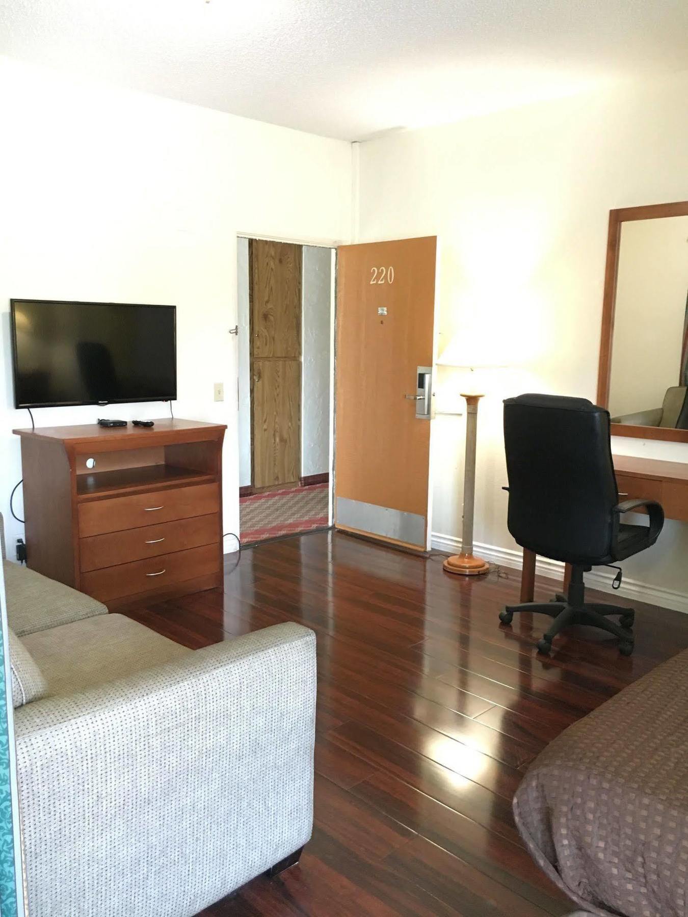 Riverside Inn & Suites Kültér fotó