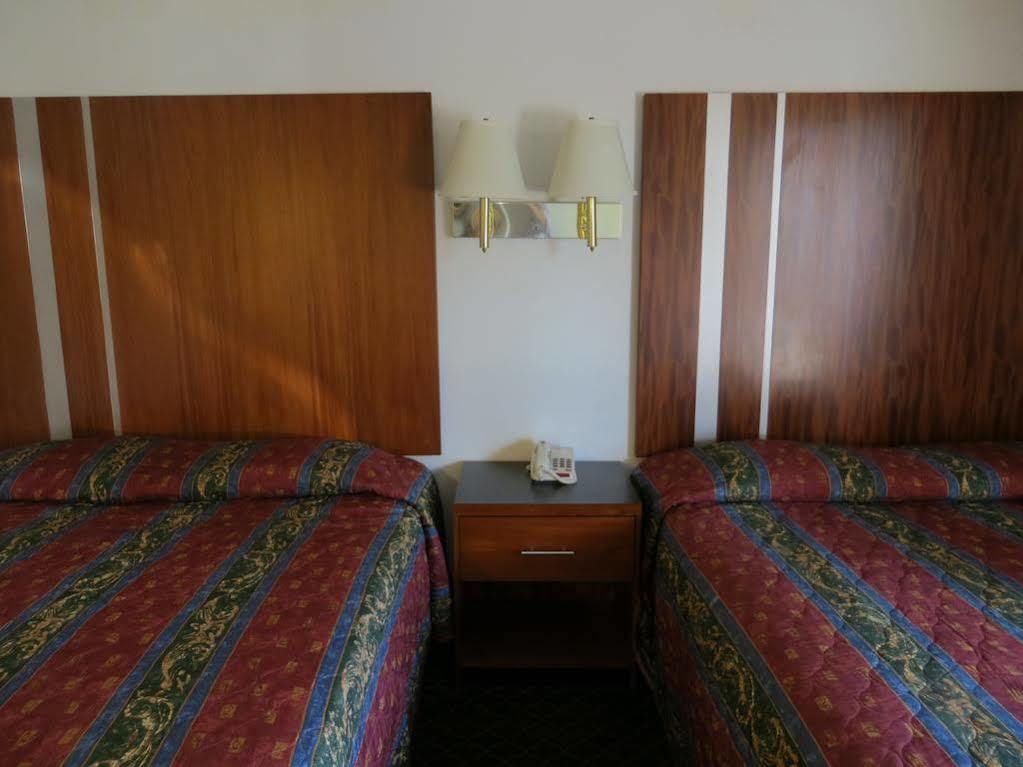 Riverside Inn & Suites Kültér fotó