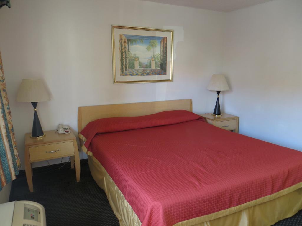 Riverside Inn & Suites Kültér fotó