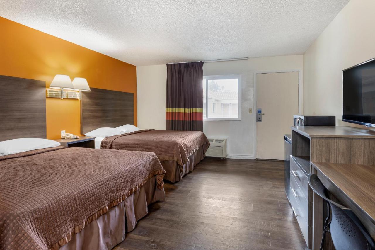 Riverside Inn & Suites Kültér fotó