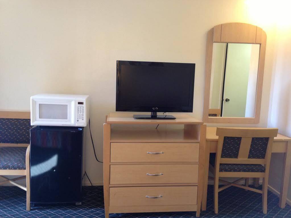 Riverside Inn & Suites Kültér fotó