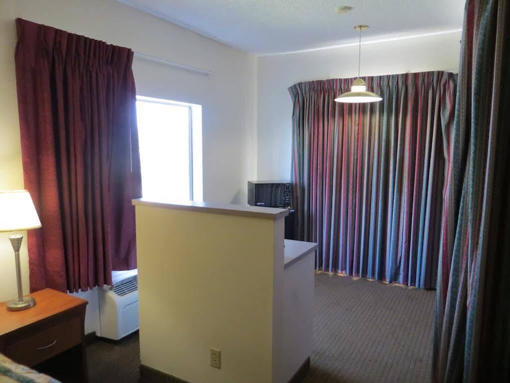 Riverside Inn & Suites Kültér fotó